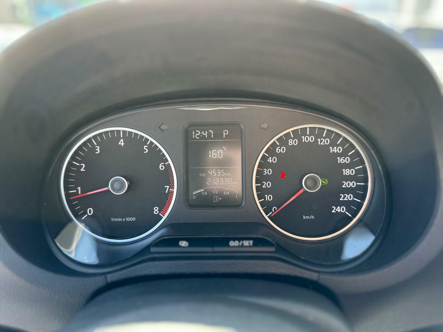 Volkswagen-Polo-10